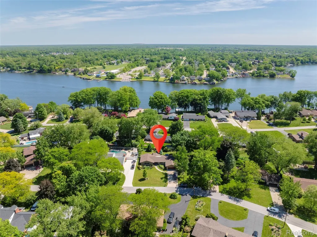 44134 Harmony Lane Van Buren Charter Township MI 48111