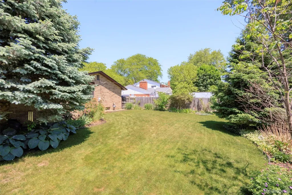 44134 Harmony Lane Van Buren Charter Township MI 48111