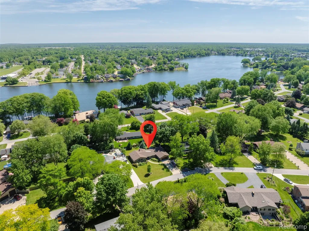 44134 Harmony Lane Van Buren Charter Township MI 48111