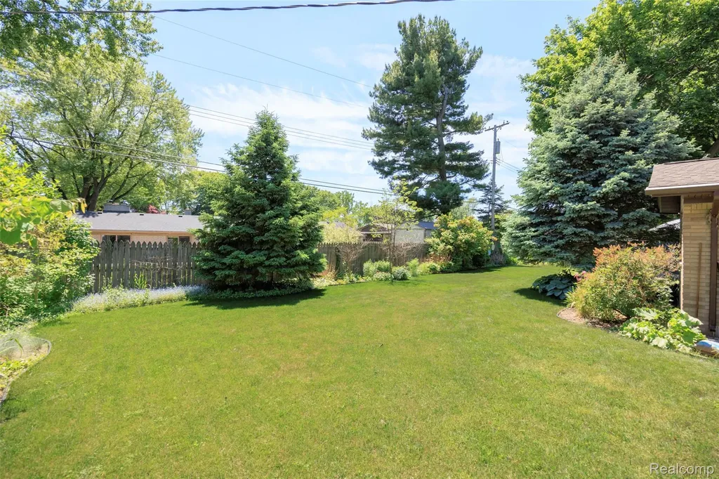 44134 Harmony Lane Van Buren Charter Township MI 48111