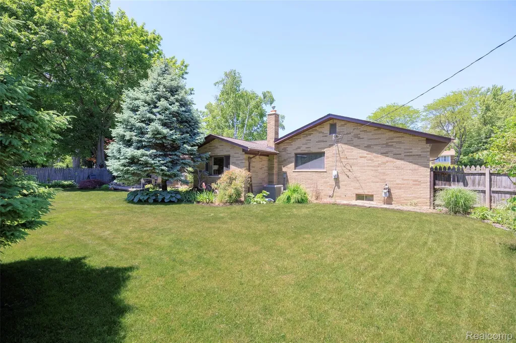 44134 Harmony Lane Van Buren Charter Township MI 48111