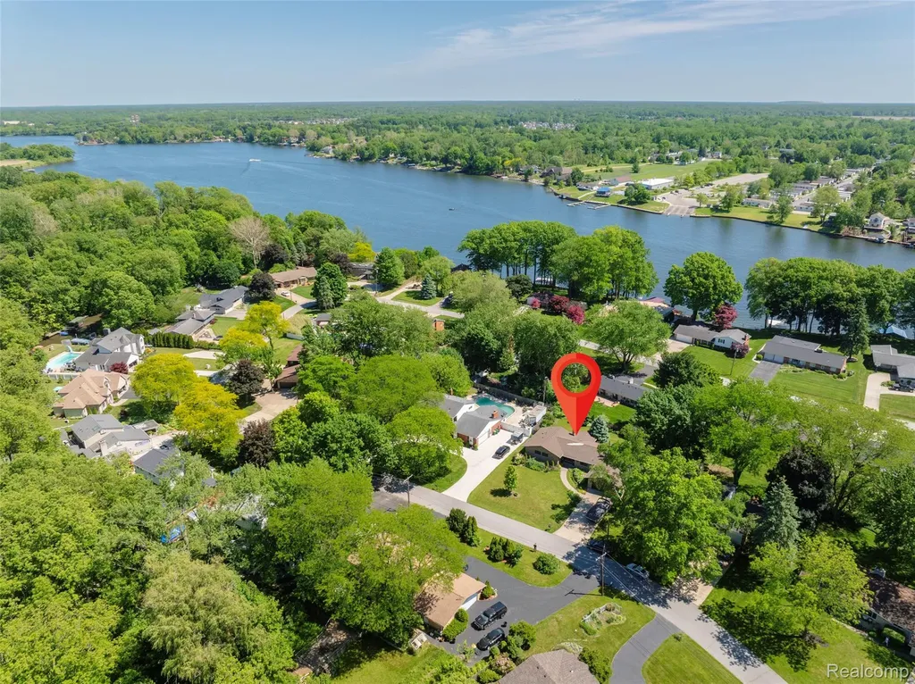 44134 Harmony Lane Van Buren Charter Township MI 48111