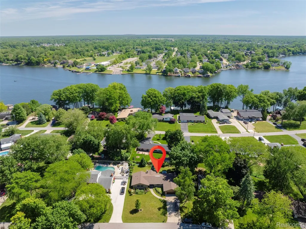 44134 Harmony Lane Van Buren Charter Township MI 48111