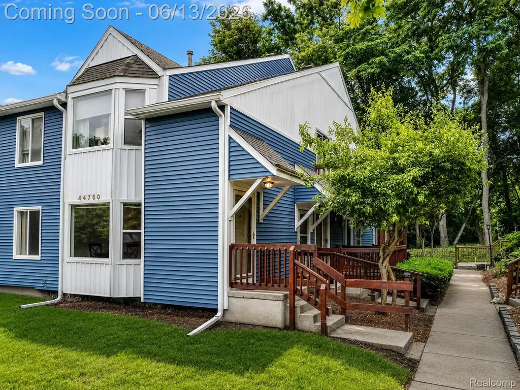 44750 Bayview Drive Novi City MI 48377