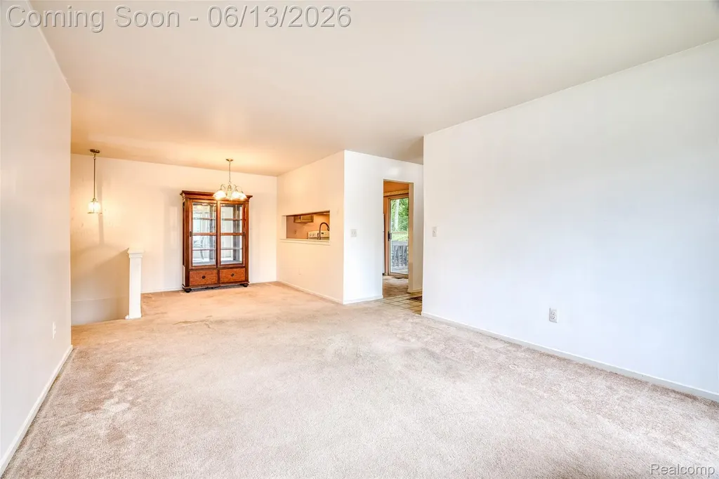 44750 Bayview Drive Novi City MI 48377