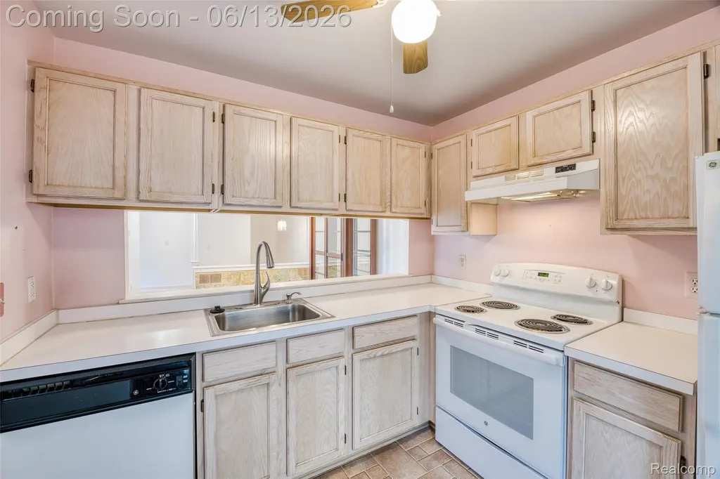 44750 Bayview Drive Novi City MI 48377