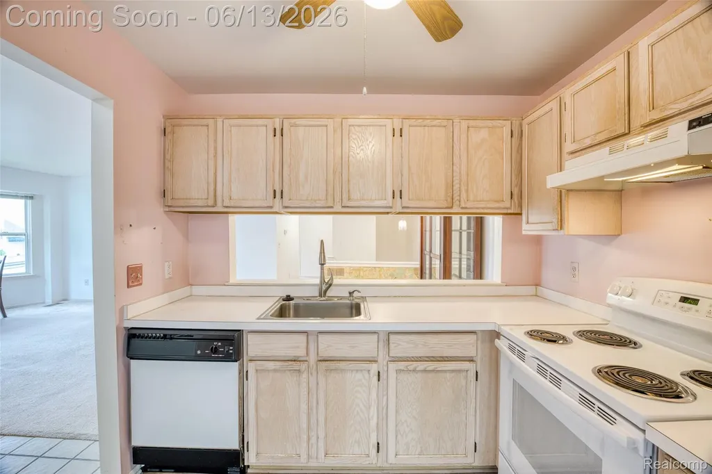 44750 Bayview Drive Novi City MI 48377