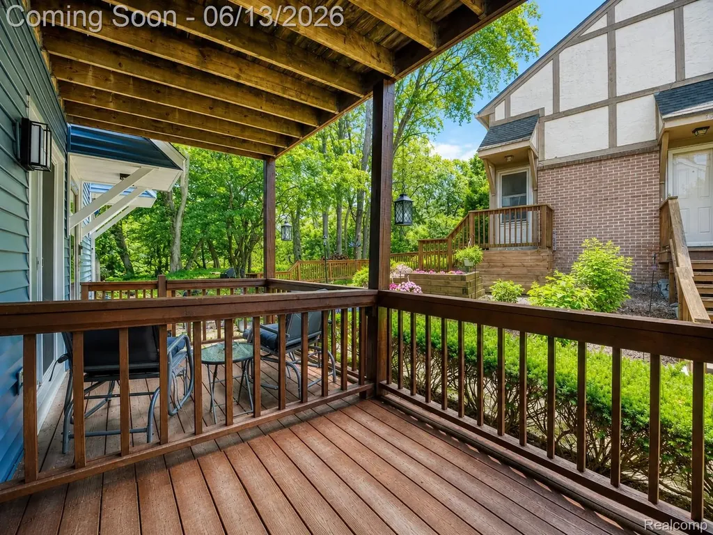 44750 Bayview Drive Novi City MI 48377