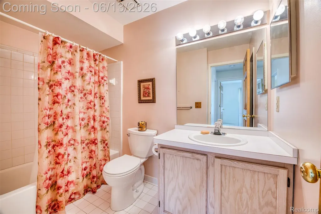 44750 Bayview Drive Novi City MI 48377