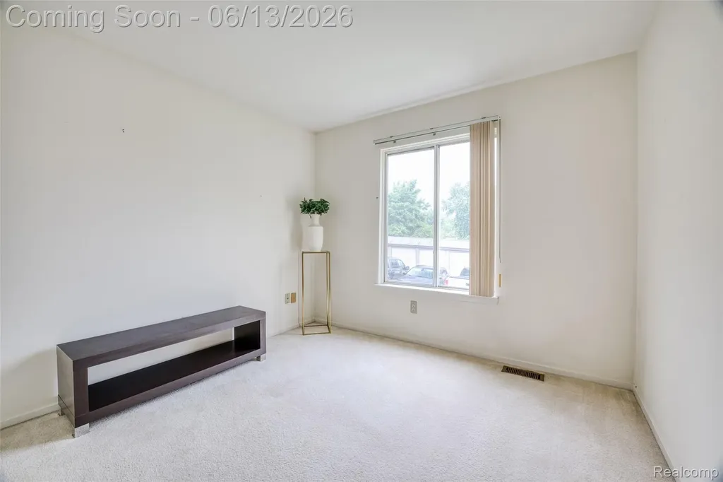 44750 Bayview Drive Novi City MI 48377