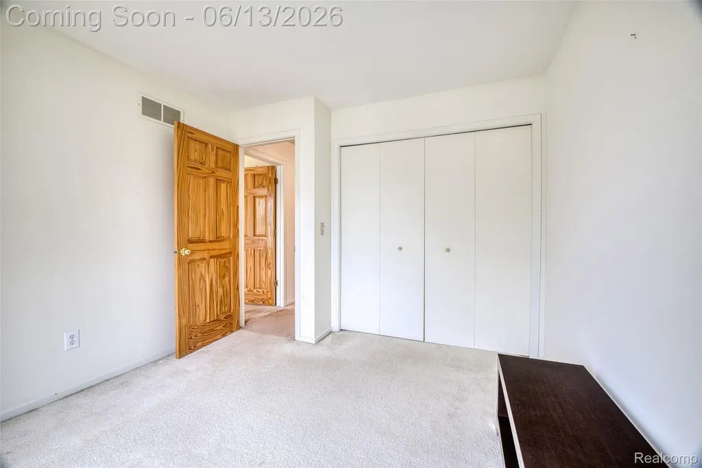 44750 Bayview Drive Novi City MI 48377