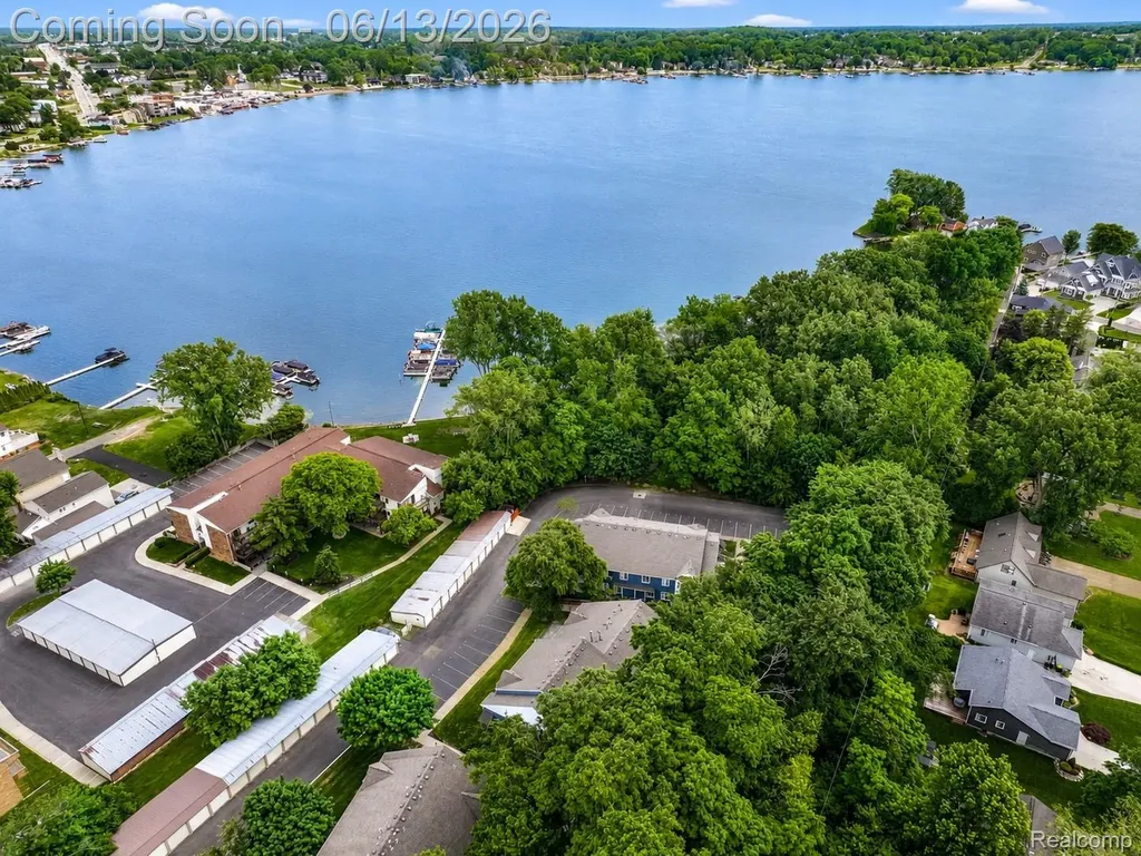 44750 Bayview Drive Novi City MI 48377