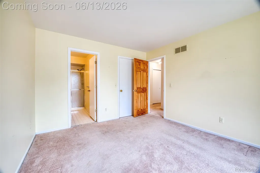 44750 Bayview Drive Novi City MI 48377