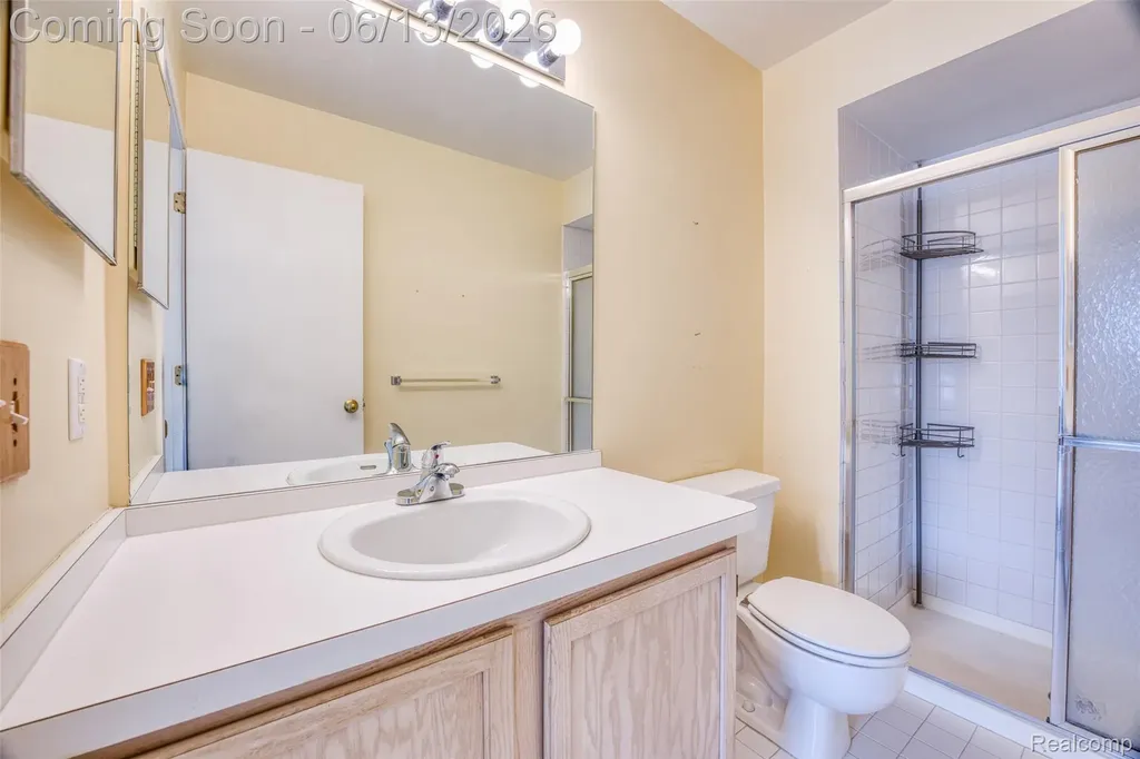44750 Bayview Drive Novi City MI 48377