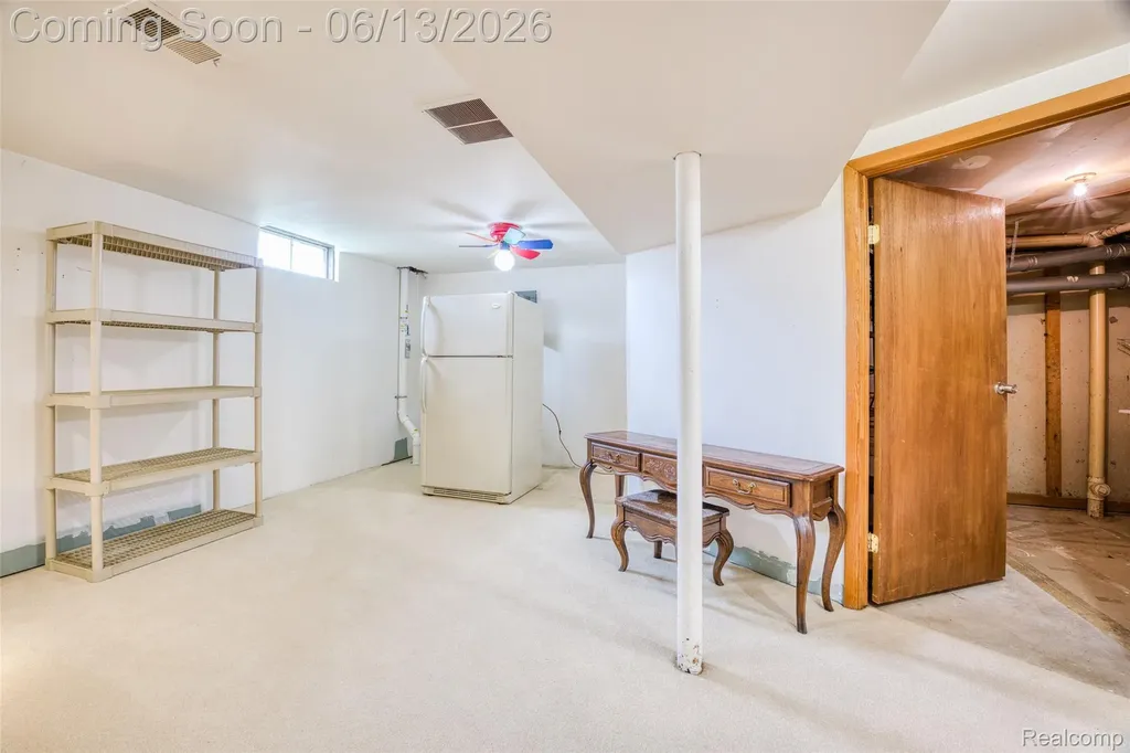 44750 Bayview Drive Novi City MI 48377