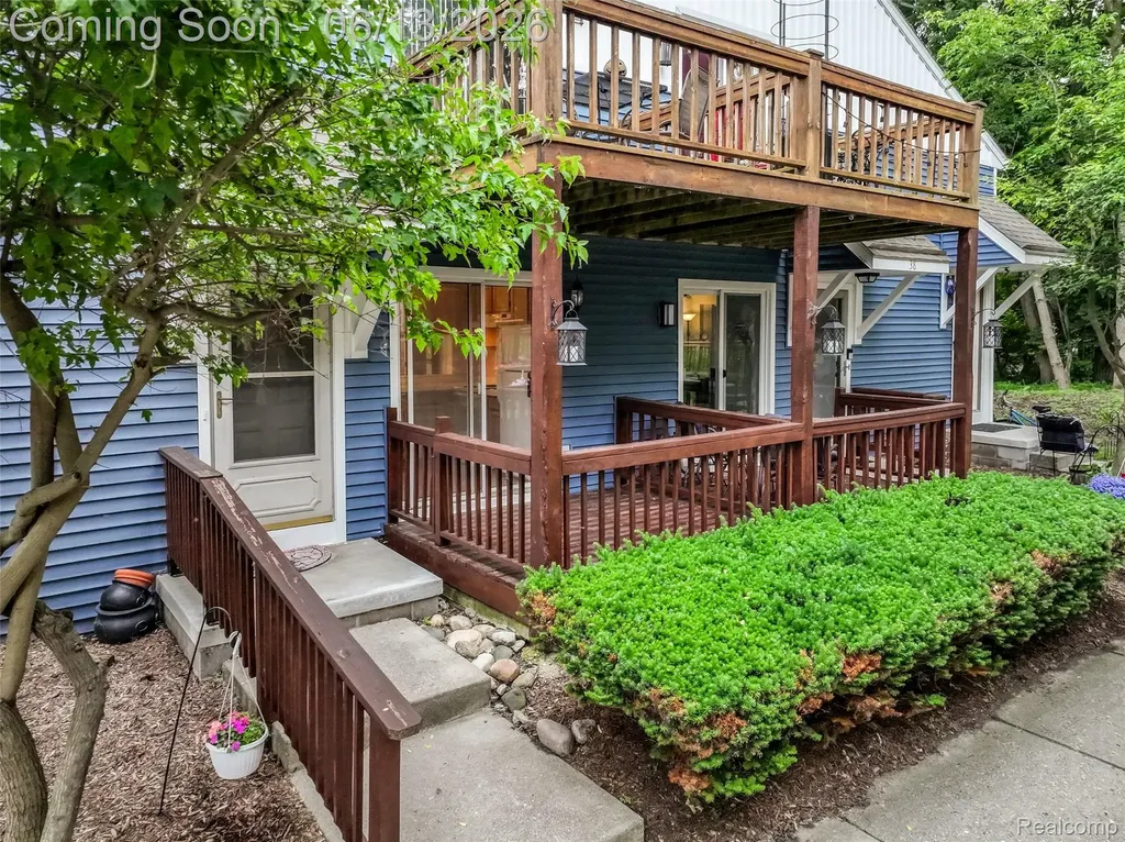 44750 Bayview Drive Novi City MI 48377