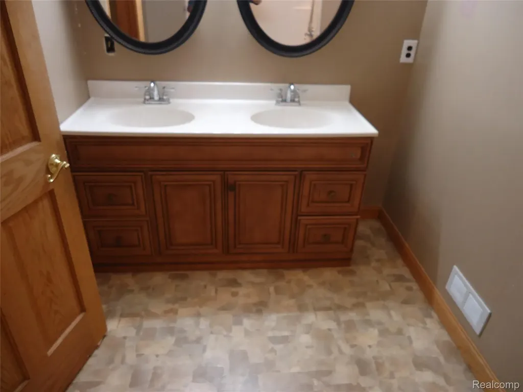 2933 Ashley Drive Madison Charter Township MI 49221