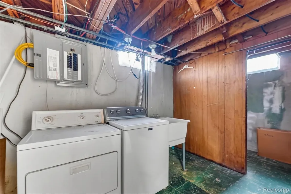 3409 Jarvis Avenue Warren City MI 48091