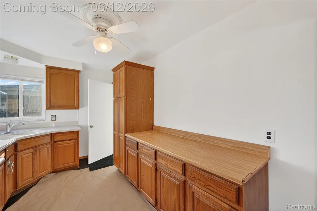 3409 Jarvis Avenue Warren City MI 48091