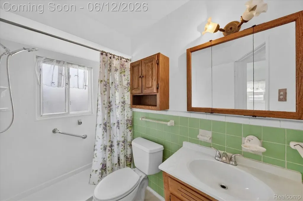 3409 Jarvis Avenue Warren City MI 48091
