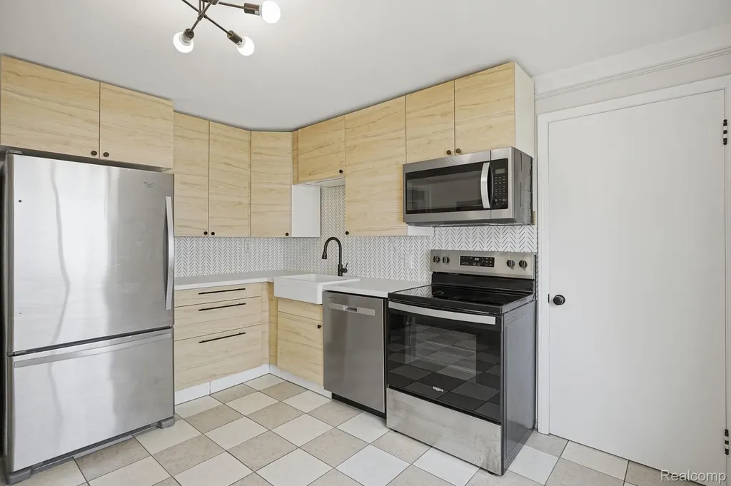 26809 Hollywood Street Roseville City MI 48066