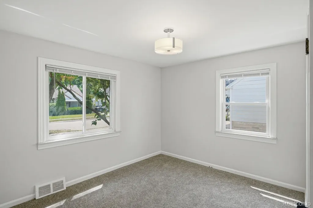 26809 Hollywood Street Roseville City MI 48066