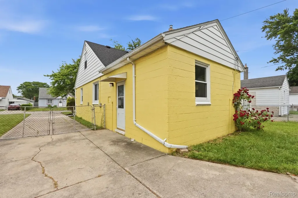 26809 Hollywood Street Roseville City MI 48066