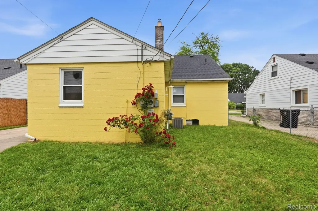 26809 Hollywood Street Roseville City MI 48066