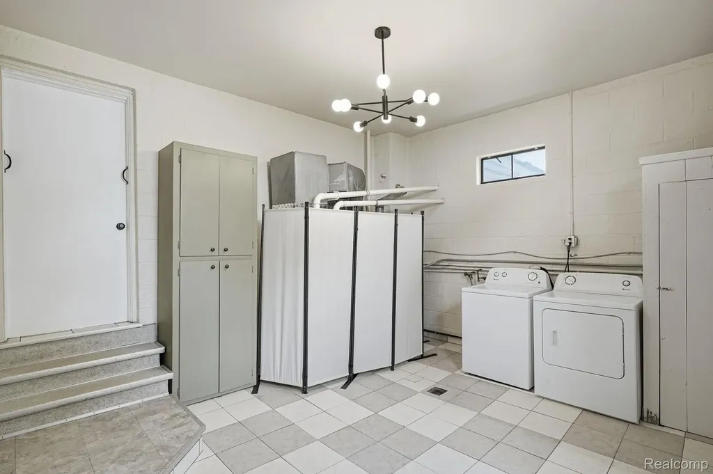 26809 Hollywood Street Roseville City MI 48066