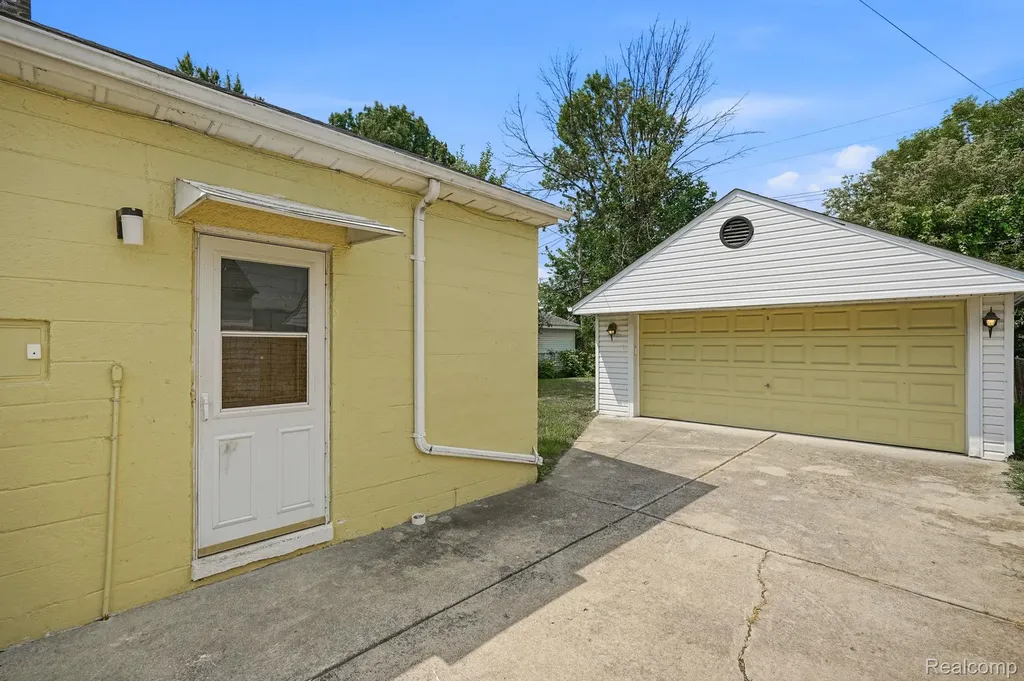 26809 Hollywood Street Roseville City MI 48066