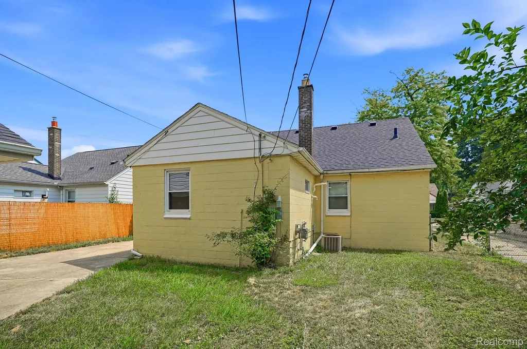 26809 Hollywood Street Roseville City MI 48066
