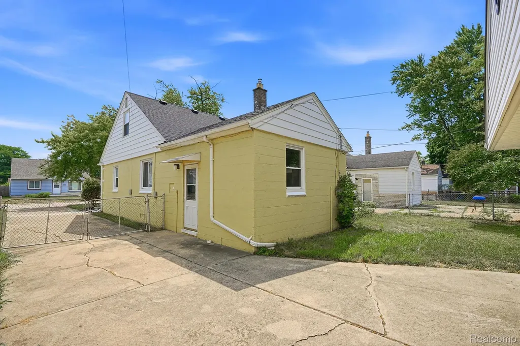 26809 Hollywood Street Roseville City MI 48066