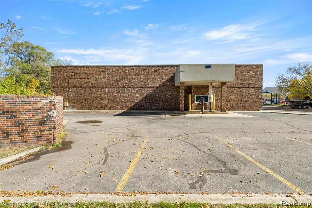 14686 Telegraph Road Taylor City MI 48180