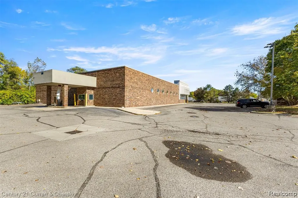 14686 Telegraph Road Taylor City MI 48180