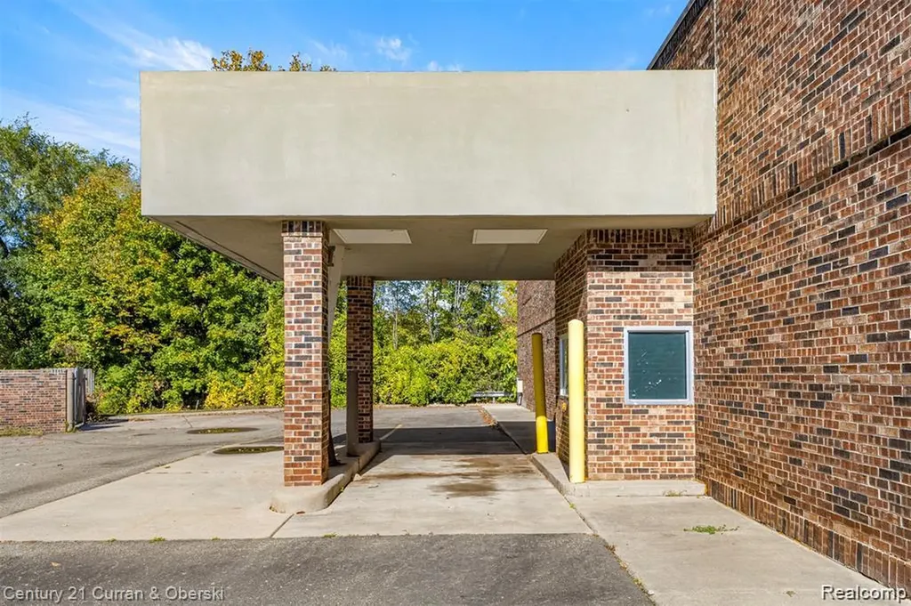 14686 Telegraph Road Taylor City MI 48180