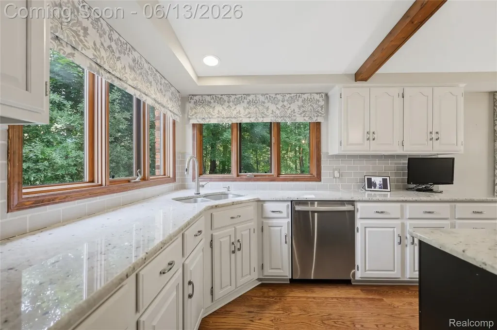55380 Theo Drive Shelby Charter Township MI 48315