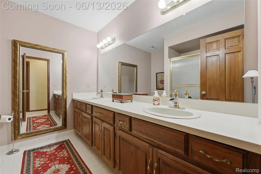 55380 Theo Drive Shelby Charter Township MI 48315