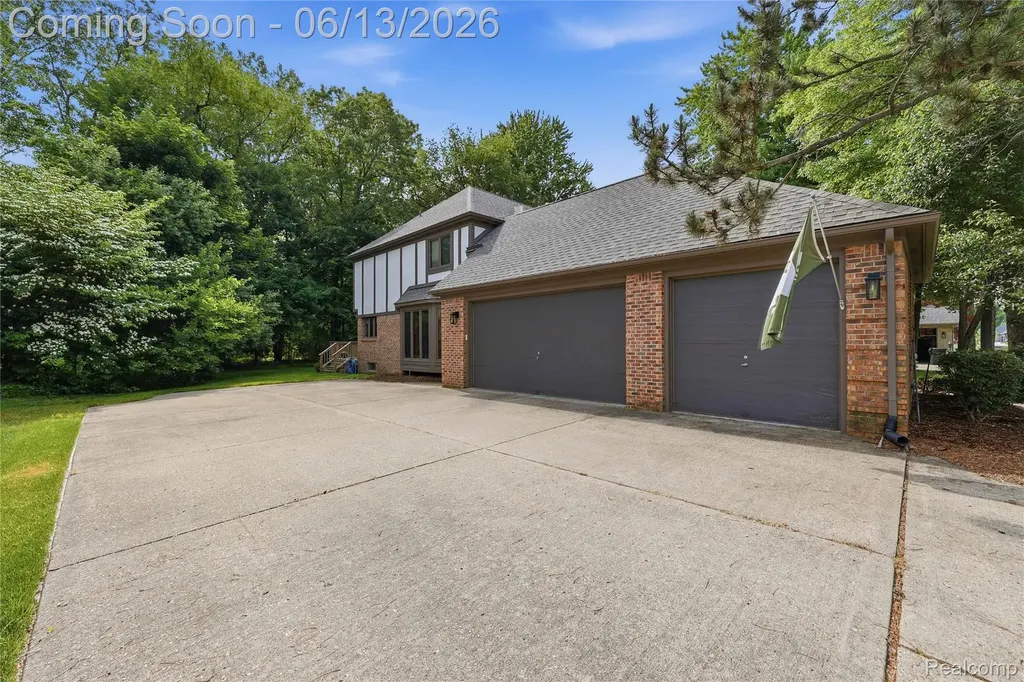 55380 Theo Drive Shelby Charter Township MI 48315