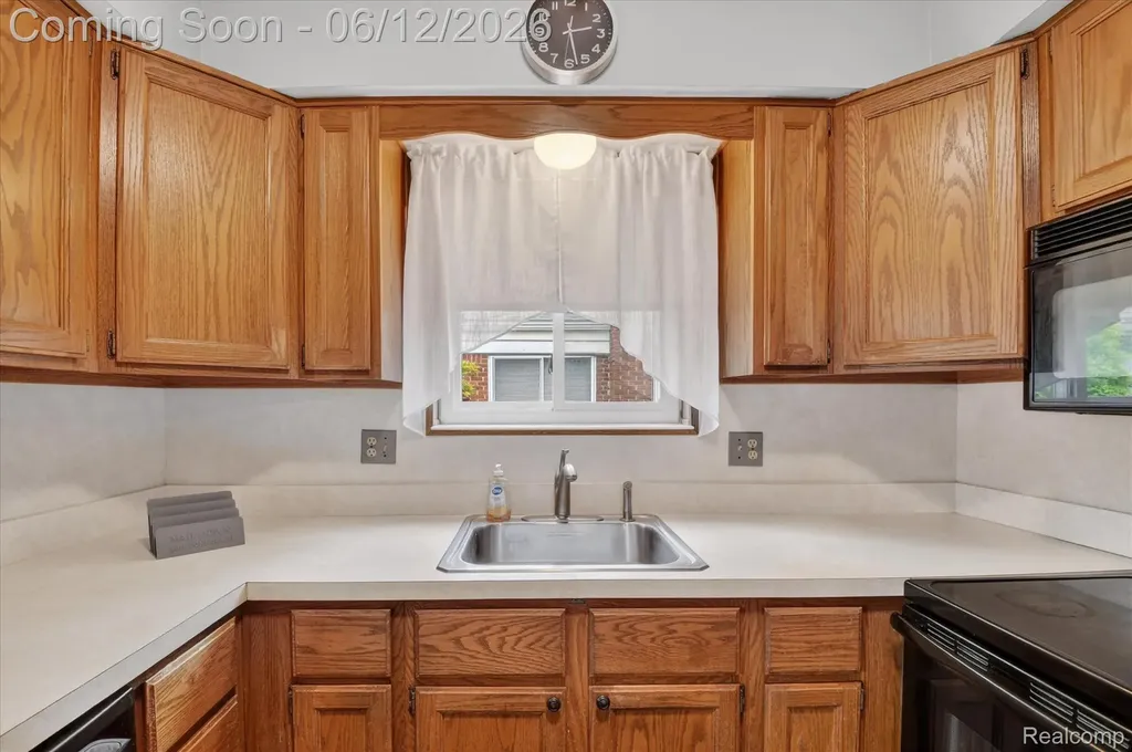 1616 Connie Avenue Madison Heights City MI 48071