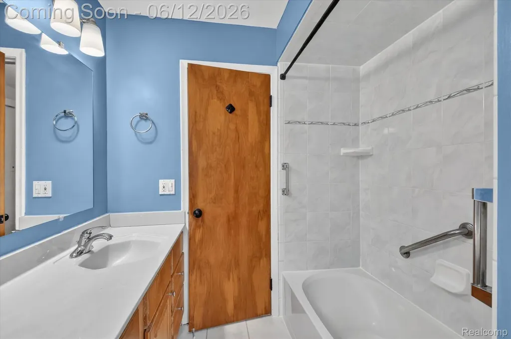 1616 Connie Avenue Madison Heights City MI 48071