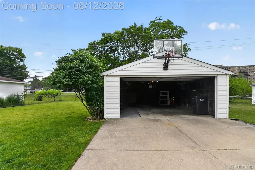 1616 Connie Avenue Madison Heights City MI 48071