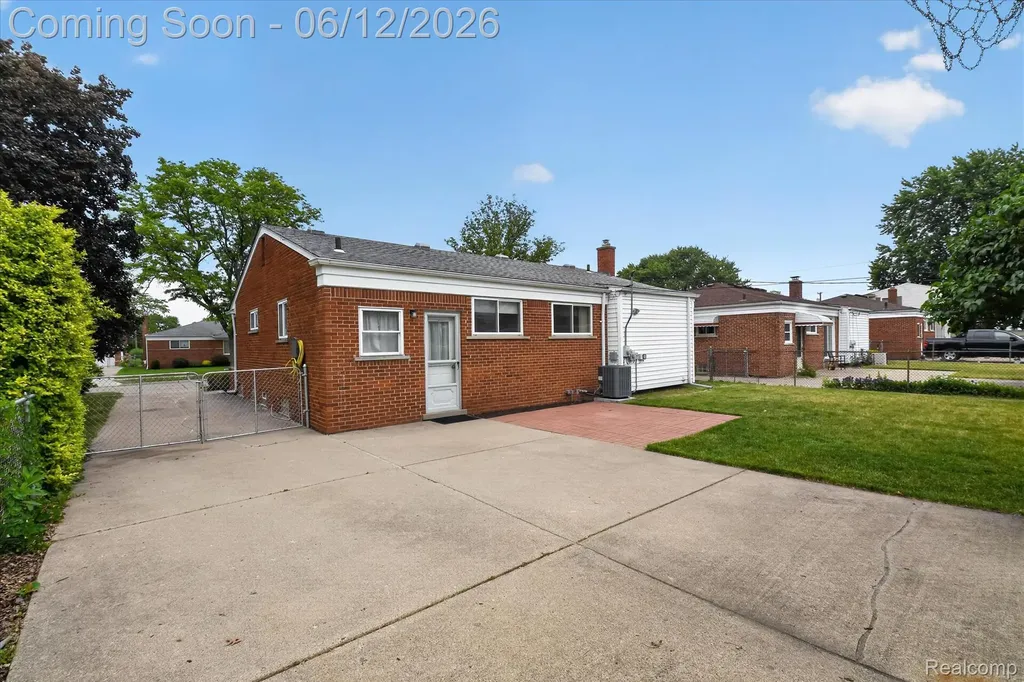 1616 Connie Avenue Madison Heights City MI 48071