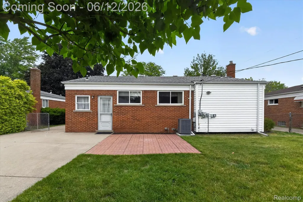 1616 Connie Avenue Madison Heights City MI 48071