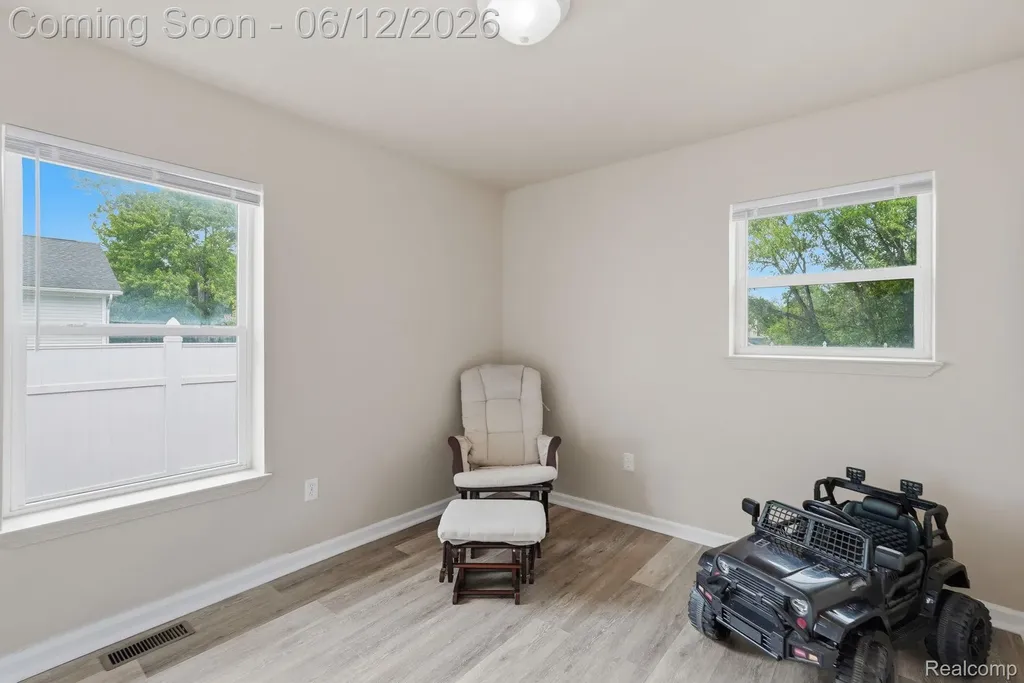 311 Ferry Avenue Pontiac City MI 48341