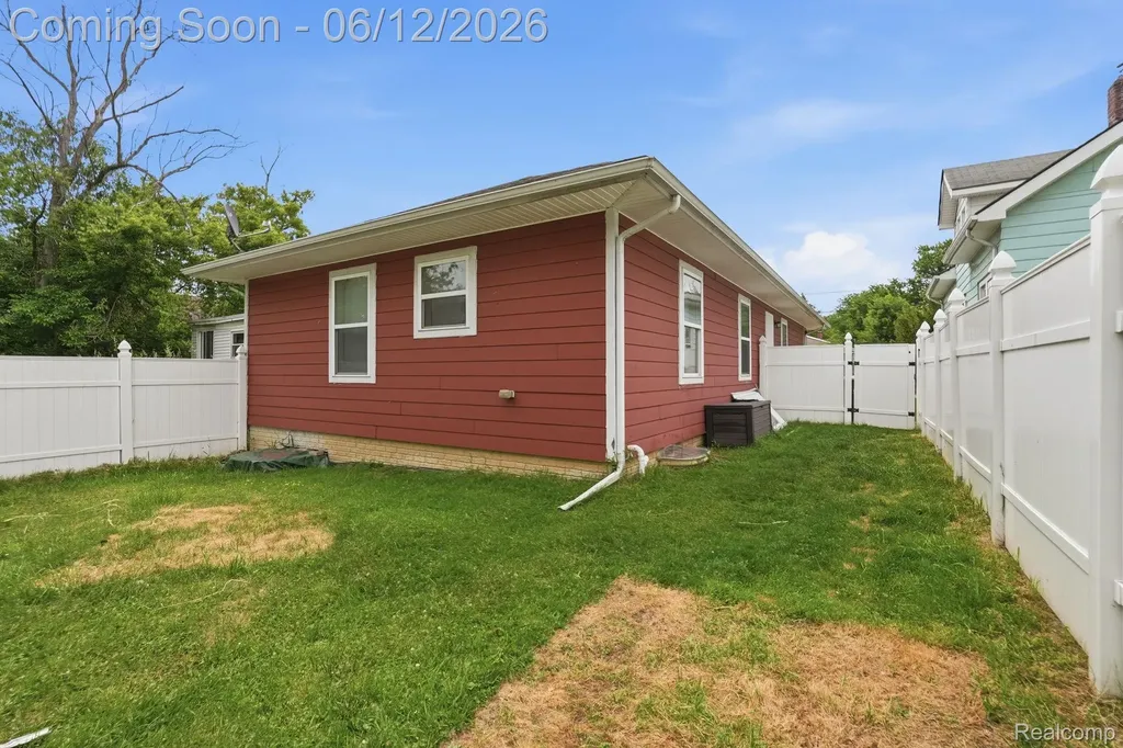 311 Ferry Avenue Pontiac City MI 48341