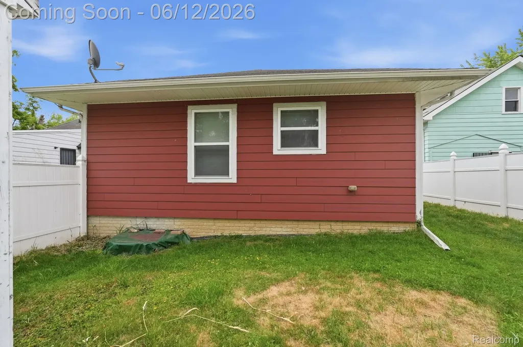 311 Ferry Avenue Pontiac City MI 48341