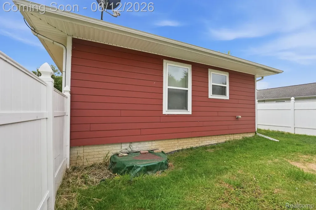 311 Ferry Avenue Pontiac City MI 48341