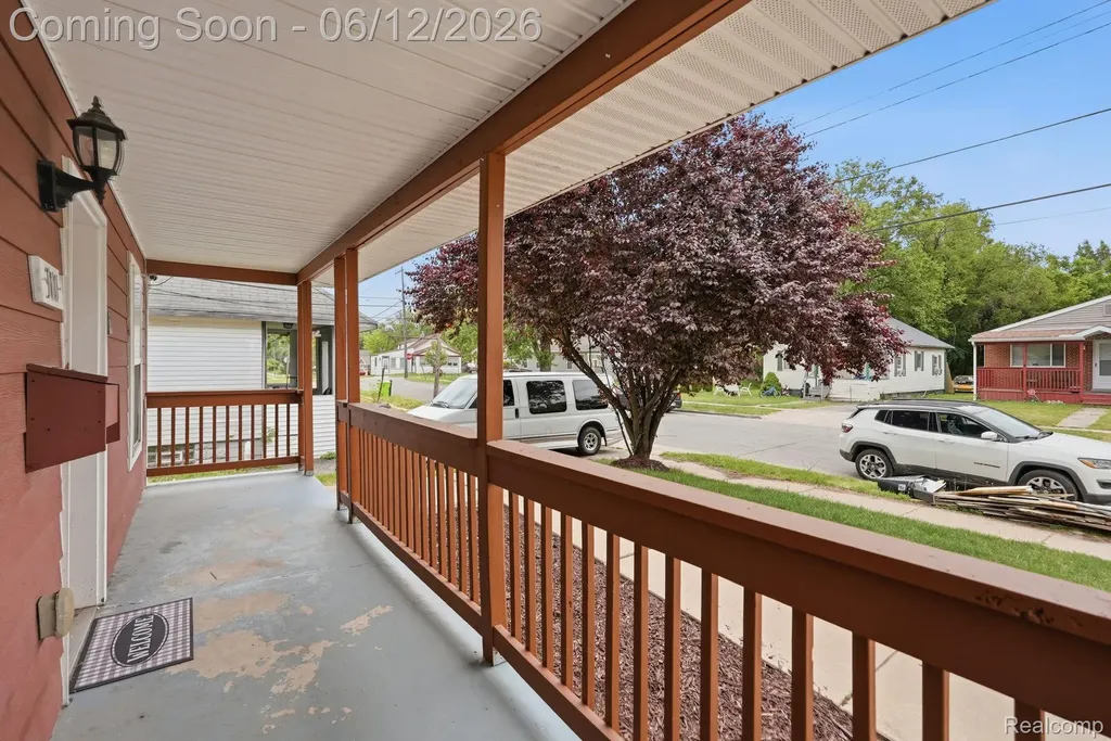311 Ferry Avenue Pontiac City MI 48341