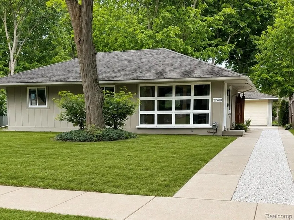 27700 Lexington Parkway Southfield City MI 48076