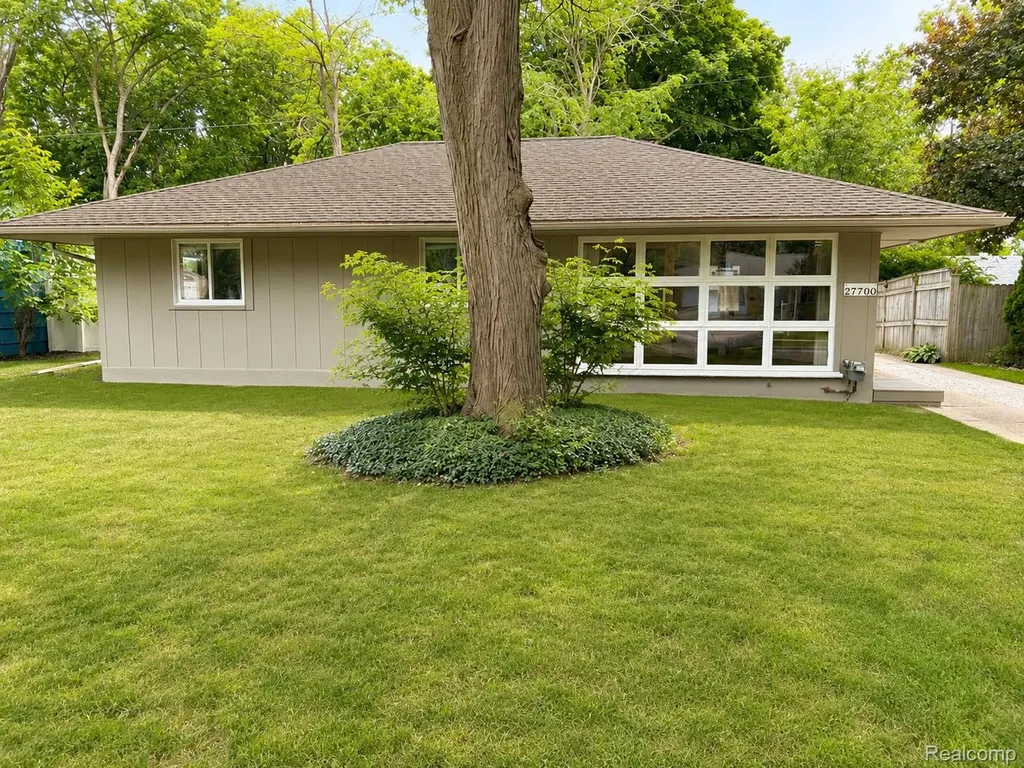 27700 Lexington Parkway Southfield City MI 48076